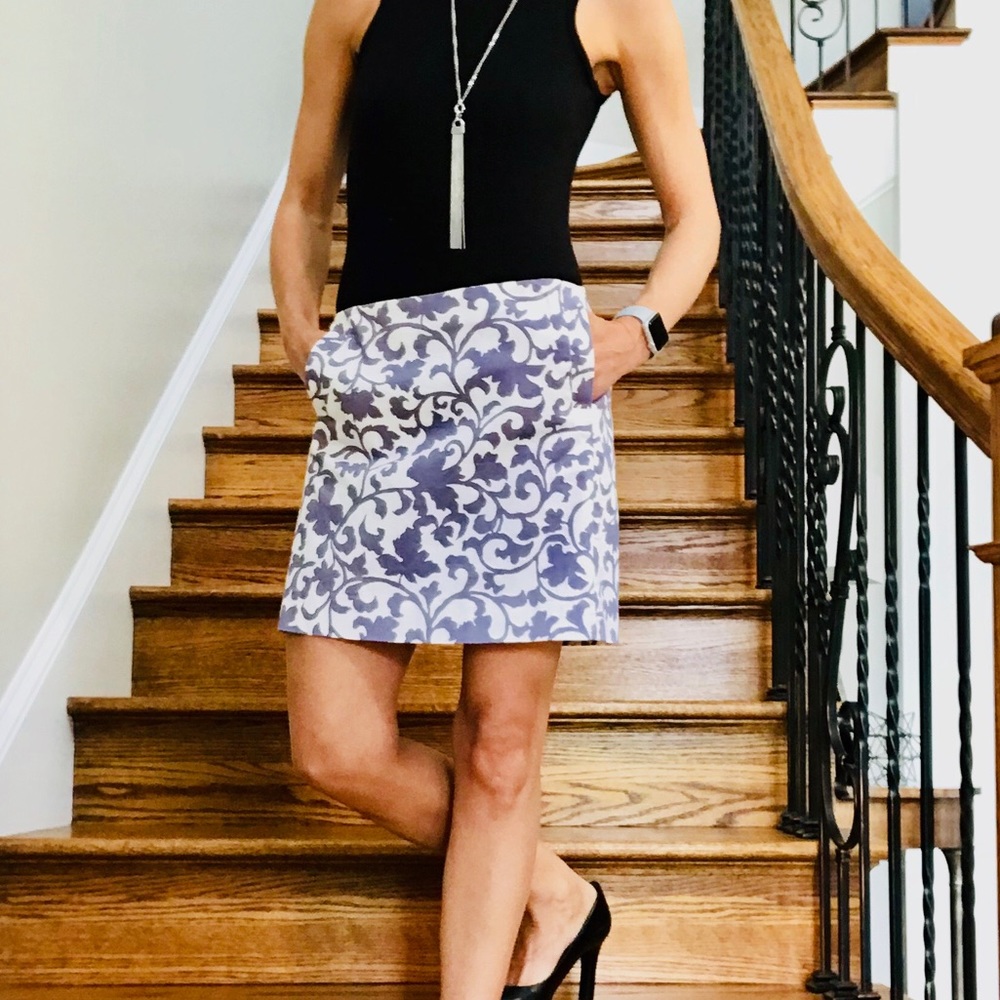 LAST DAY J. Crew floral pattern short pencil skirt